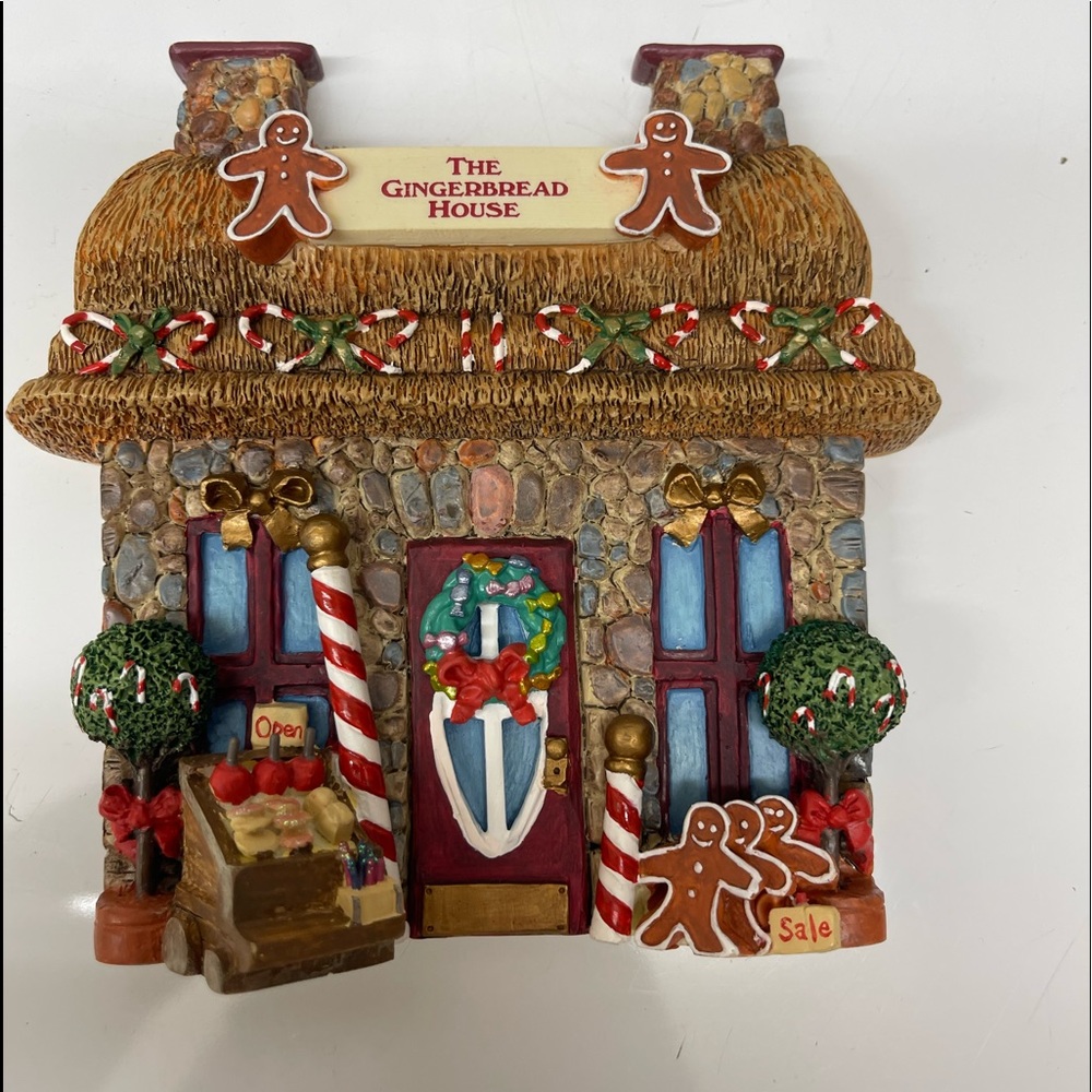 Holiday Village The gingerbread house /Limited Edition